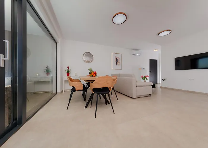 아파트 Mery 반졸레